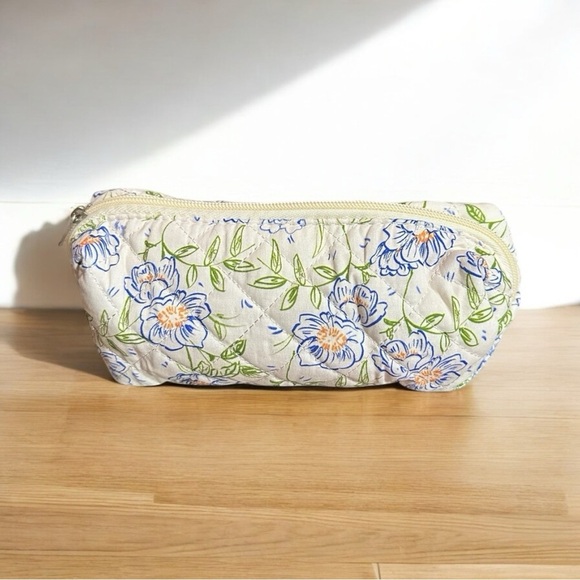 3-Piece Floral Quilted Travel Bag Set | Makeup, Pouch, and Organizer | New - Picture 3 of 5